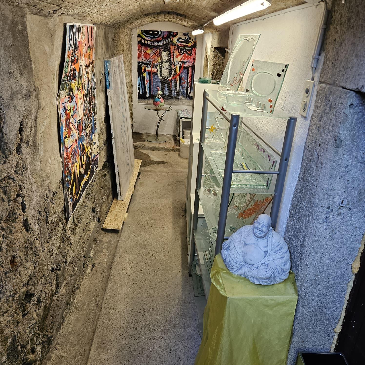 Eingang zur Galleria Flury – Atelier mit Kunstwerken